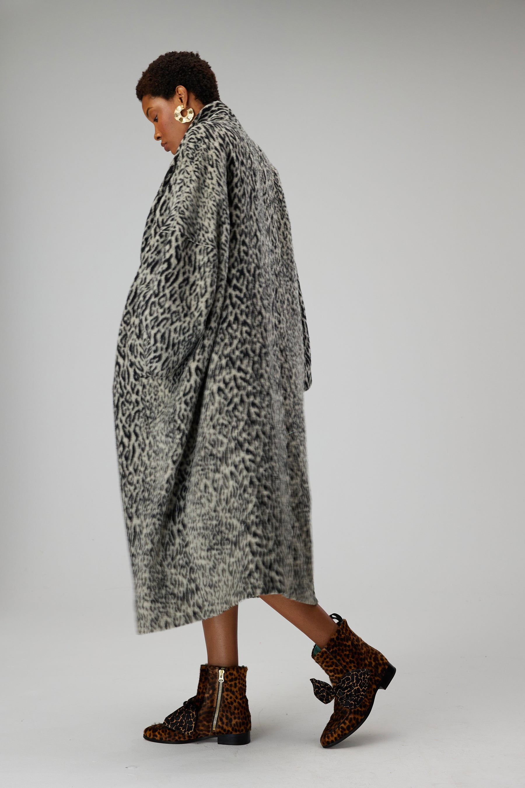 Eren coat in B&W woolen Leopard print