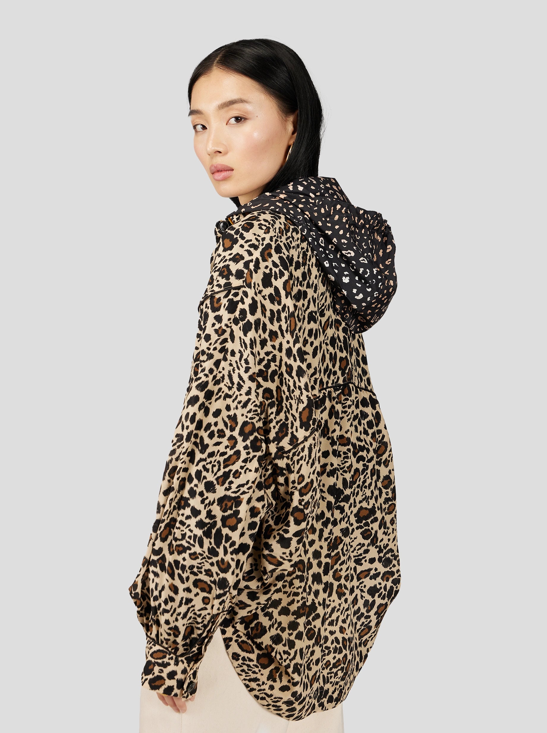 CHEMISE TASMAN EN IMPRIMÉ LEOPARD SOYEUX