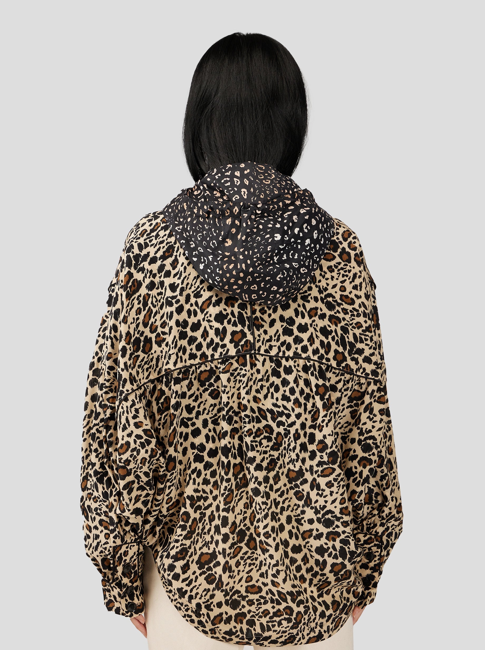 CHEMISE TASMAN EN IMPRIMÉ LEOPARD SOYEUX