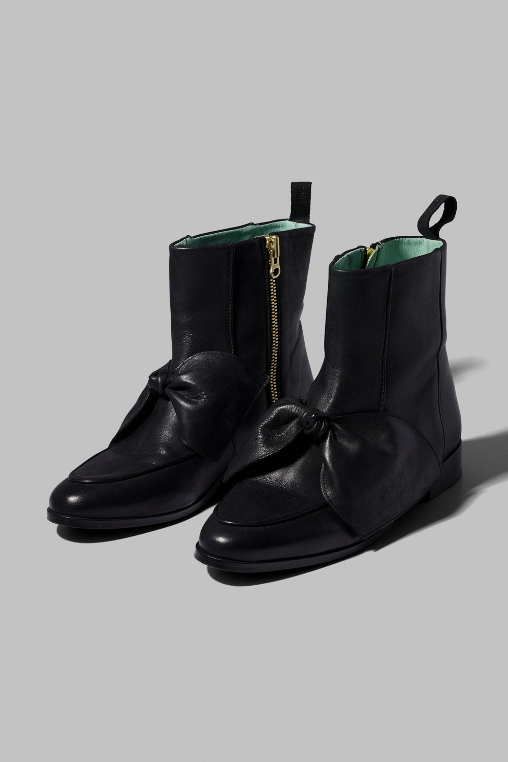 BB boots in black leather