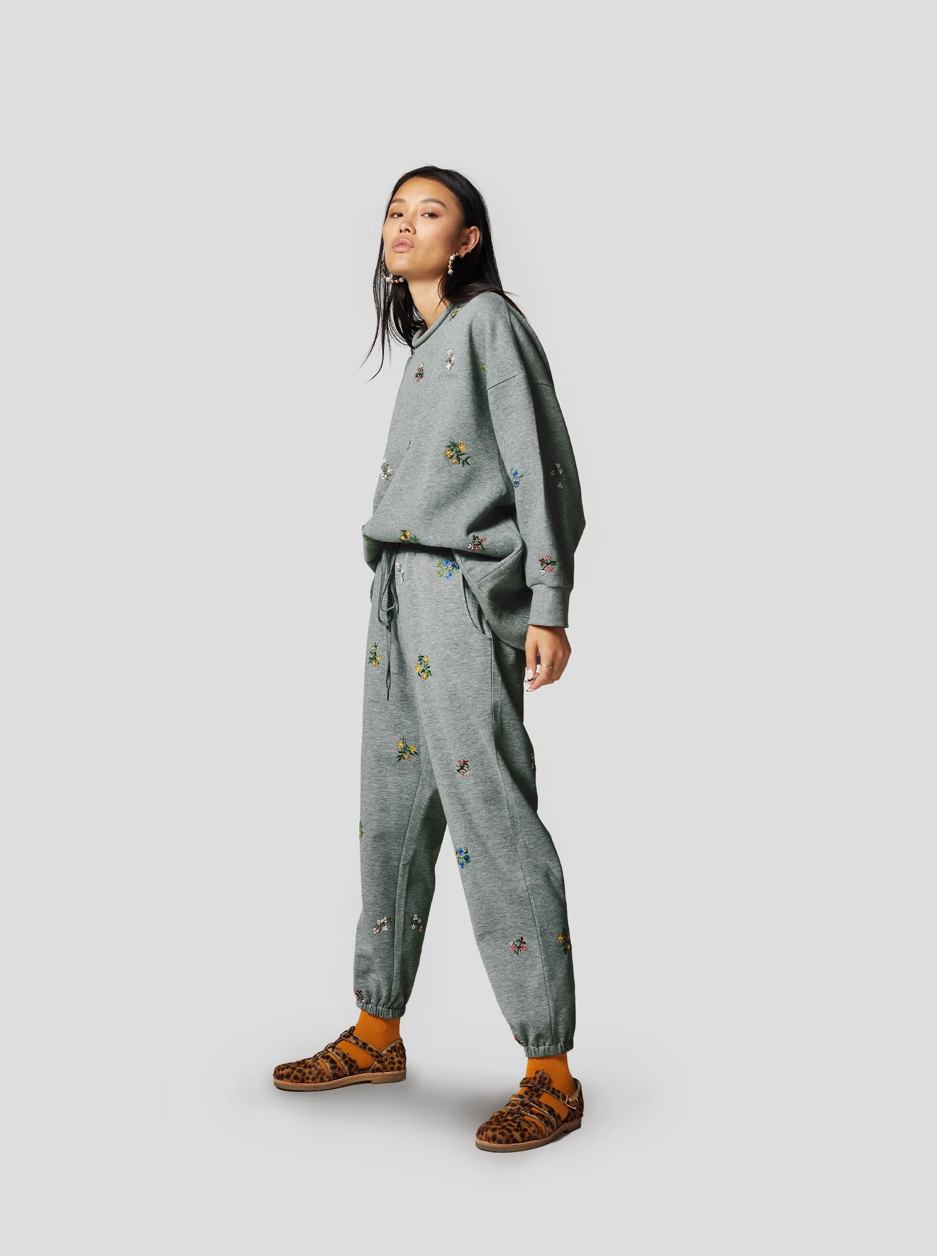 Kiara pants in grey beaded embroideried fleece