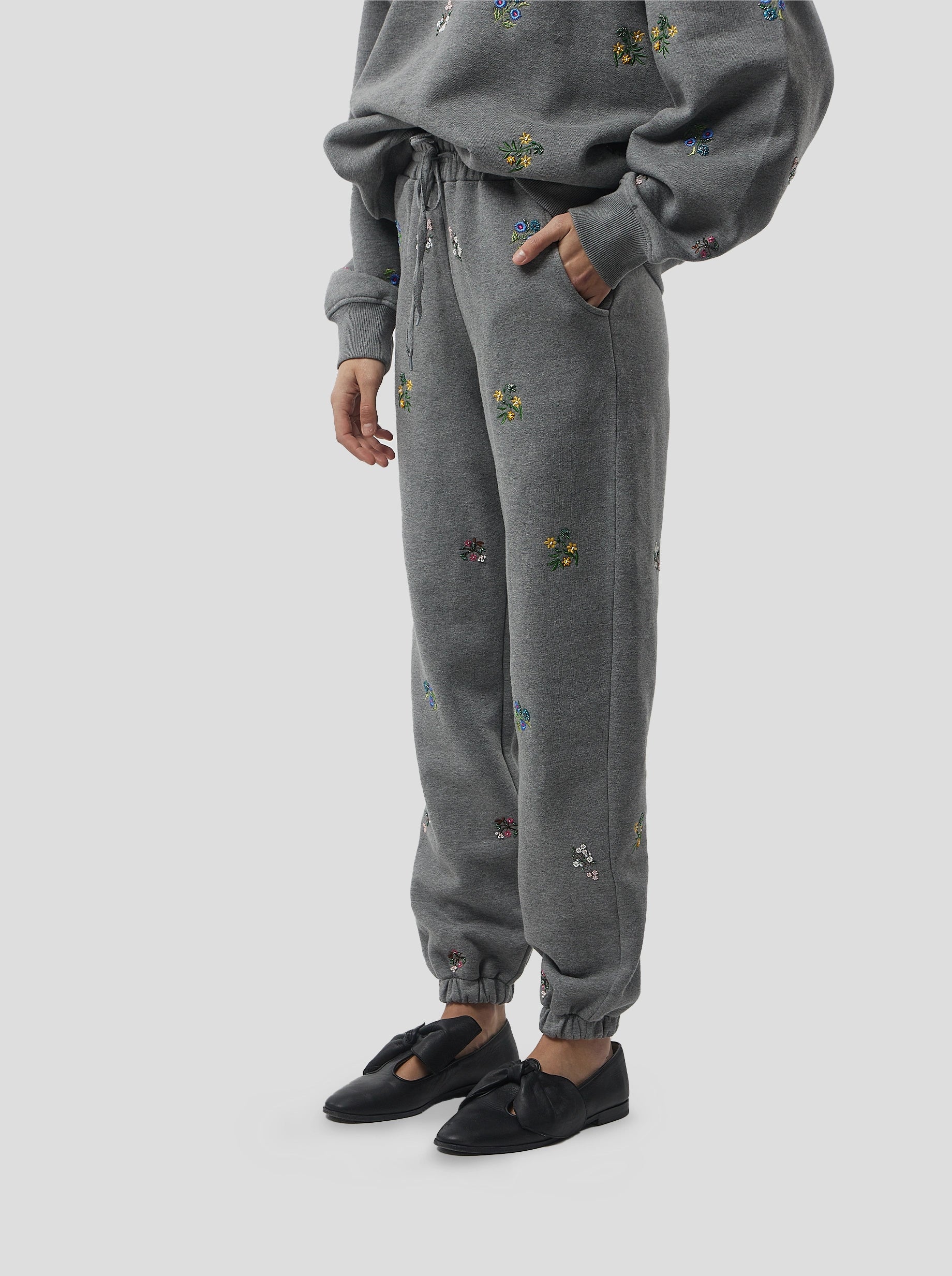 Kiara pants in grey beaded embroideried fleece