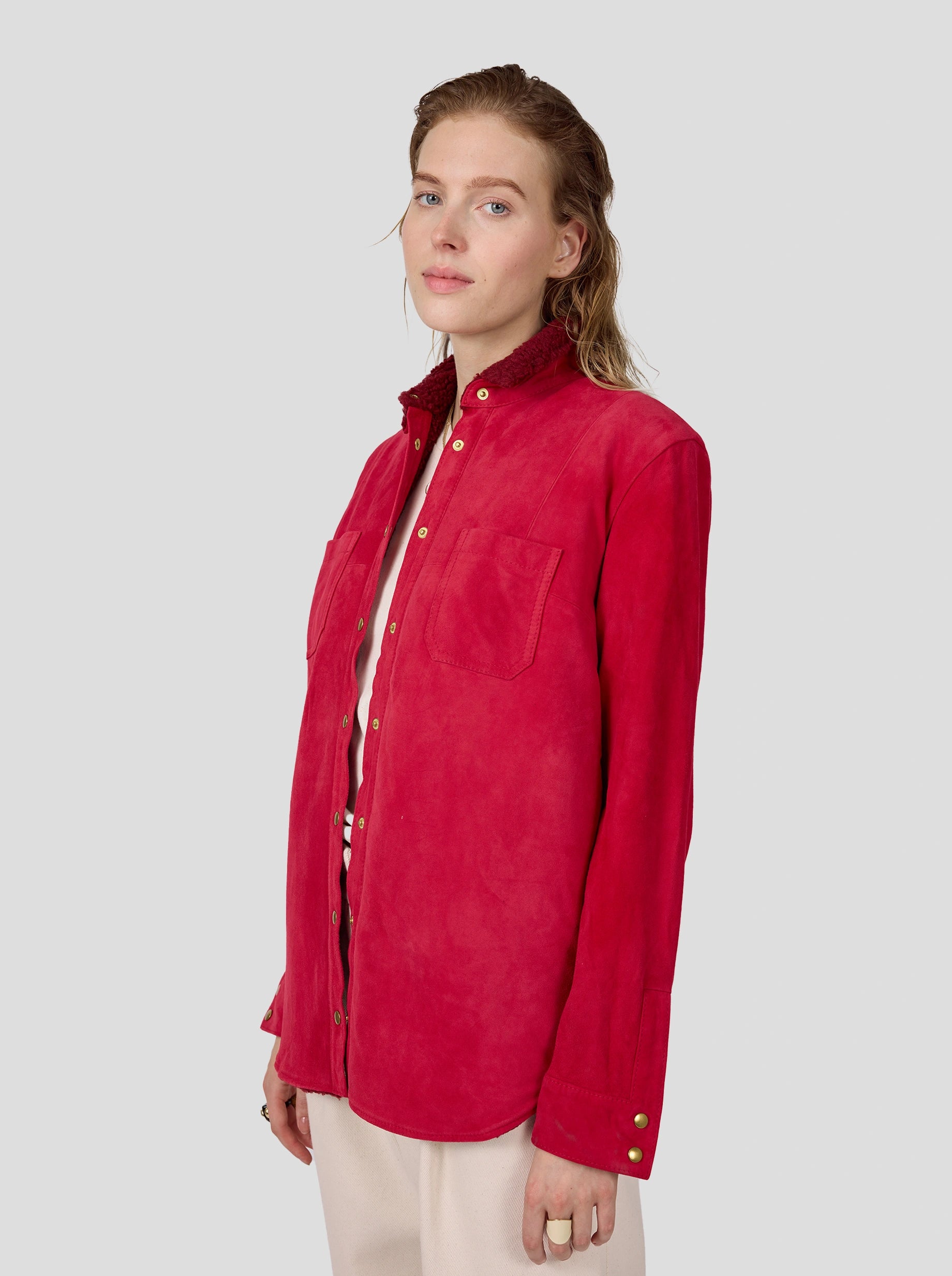 Sur-chemise Dori en daim fuchsia