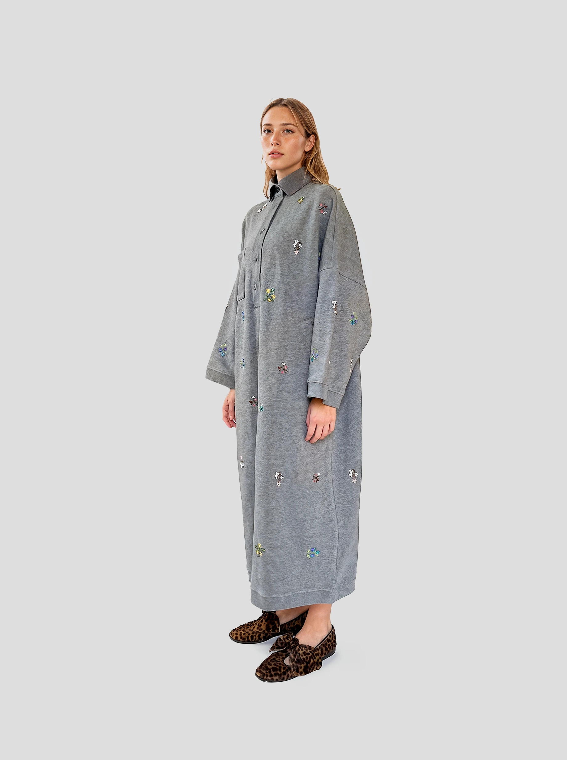 ROBE MILO EN MOLLETON GRIS BRODÉ PERLÉ