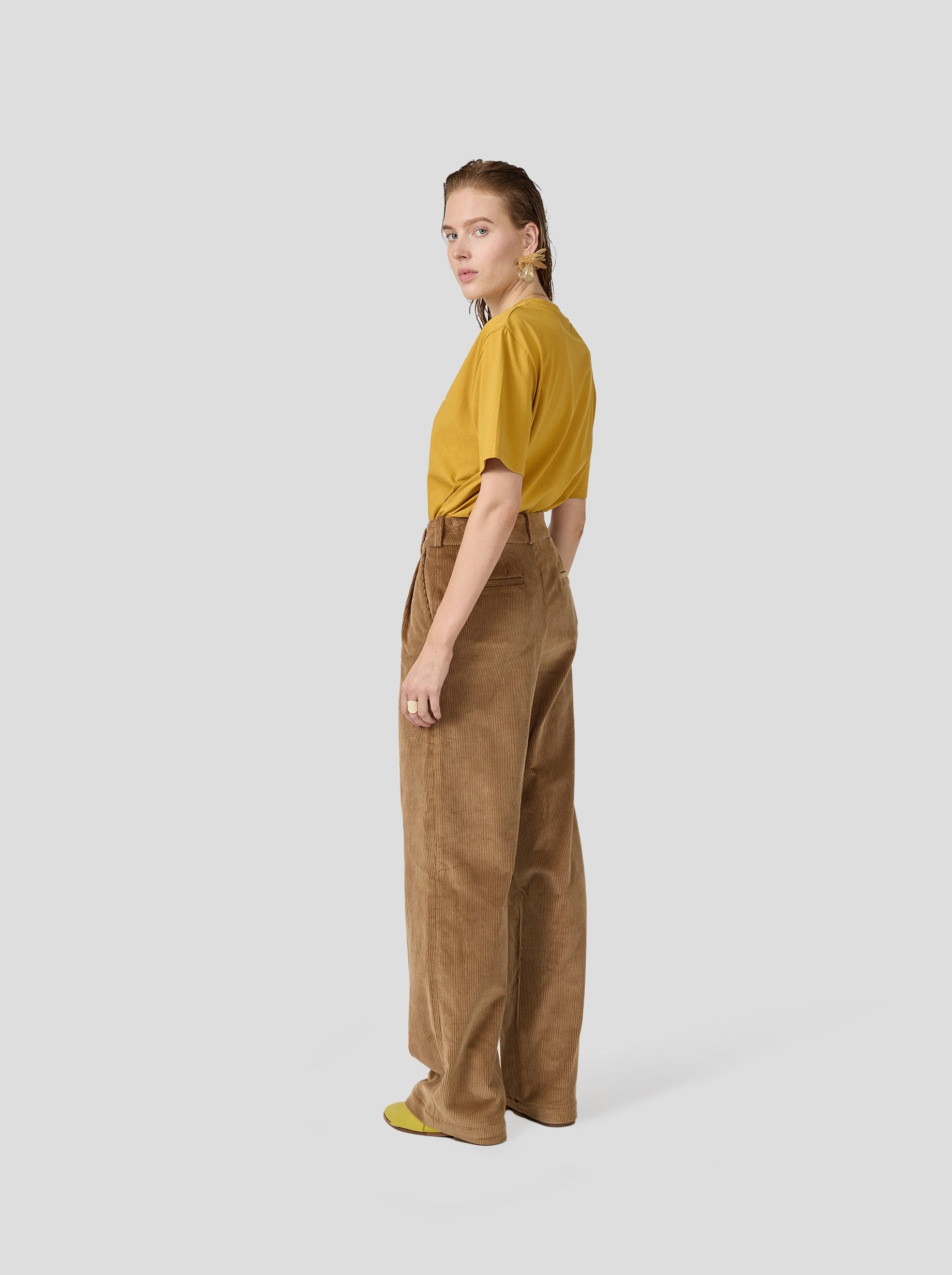 Pantalon Moor en velours côtelé caramel