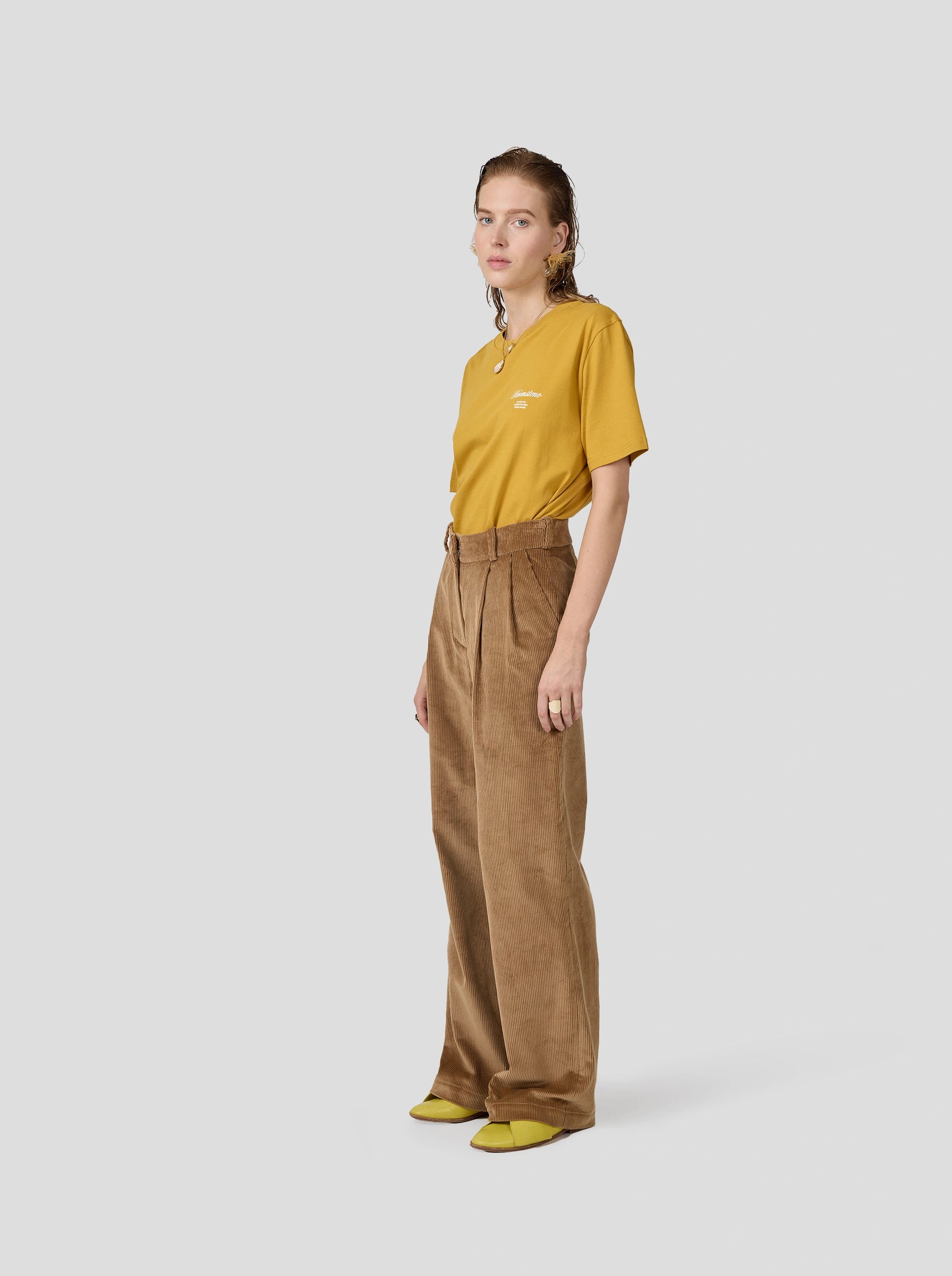 Pantalon Moor en velours côtelé caramel