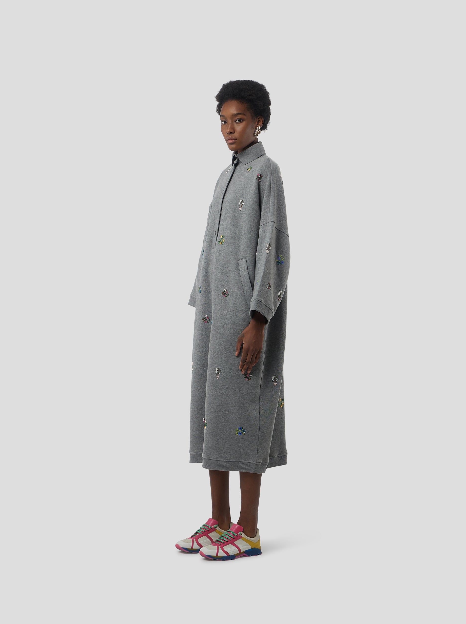 ROBE MILO EN MOLLETON GRIS BRODÉ PERLÉ