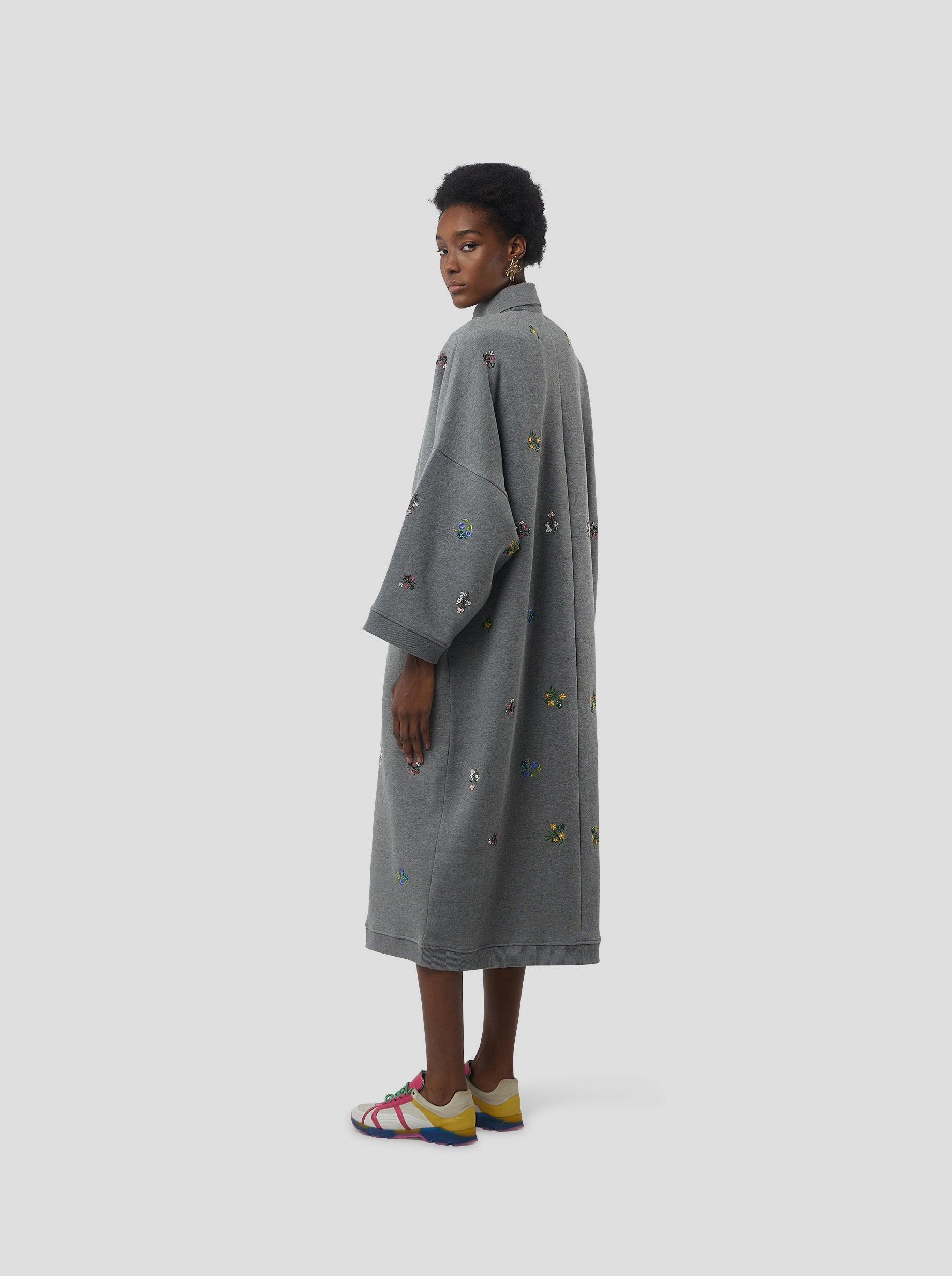 ROBE MILO EN MOLLETON GRIS BRODÉ PERLÉ