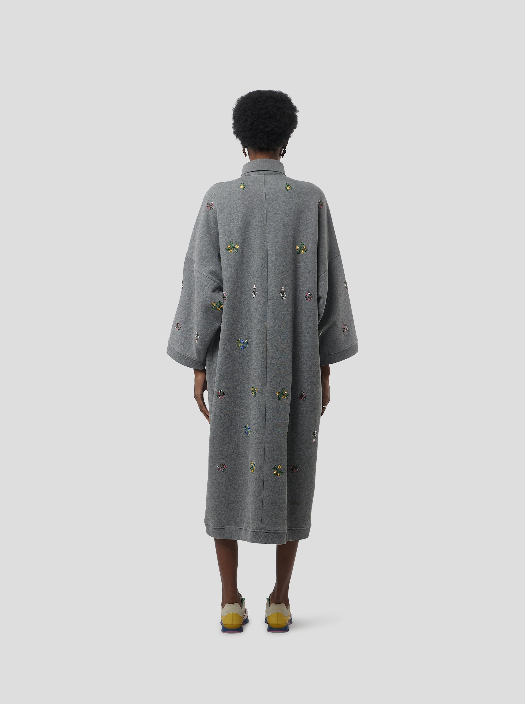 ROBE MILO EN MOLLETON GRIS BRODÉ PERLÉ