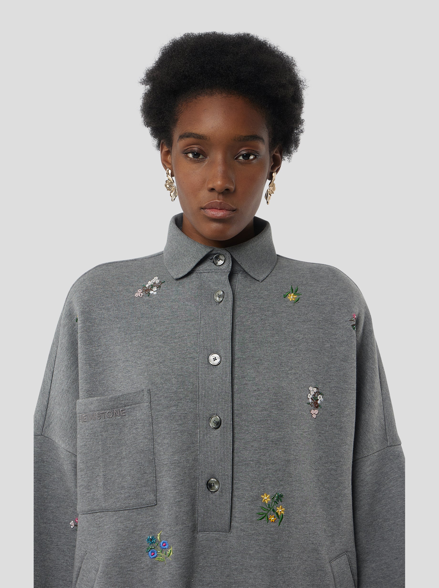 ROBE MILO EN MOLLETON GRIS BRODÉ PERLÉ