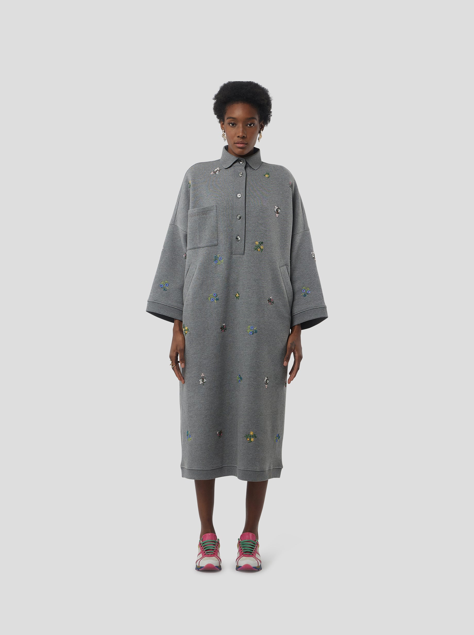 ROBE MILO EN MOLLETON GRIS BRODÉ PERLÉ