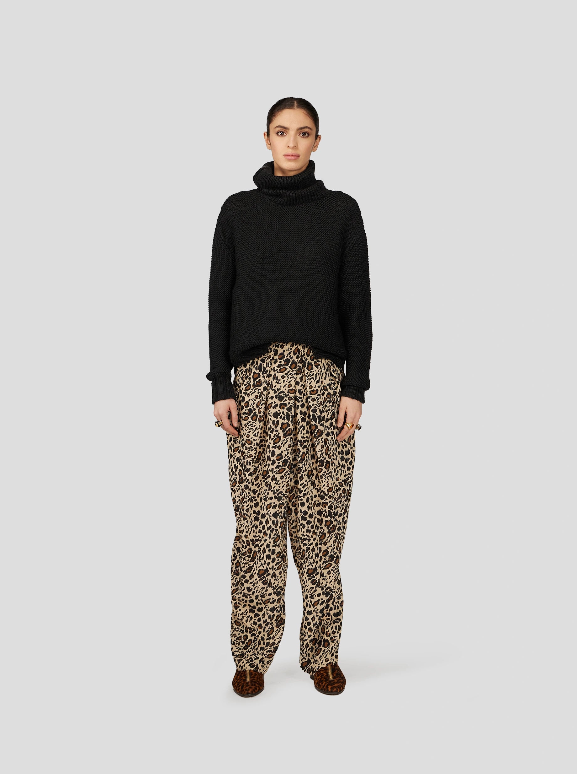 SAKIS PANTS IN SILKY LEOPARD PRINT