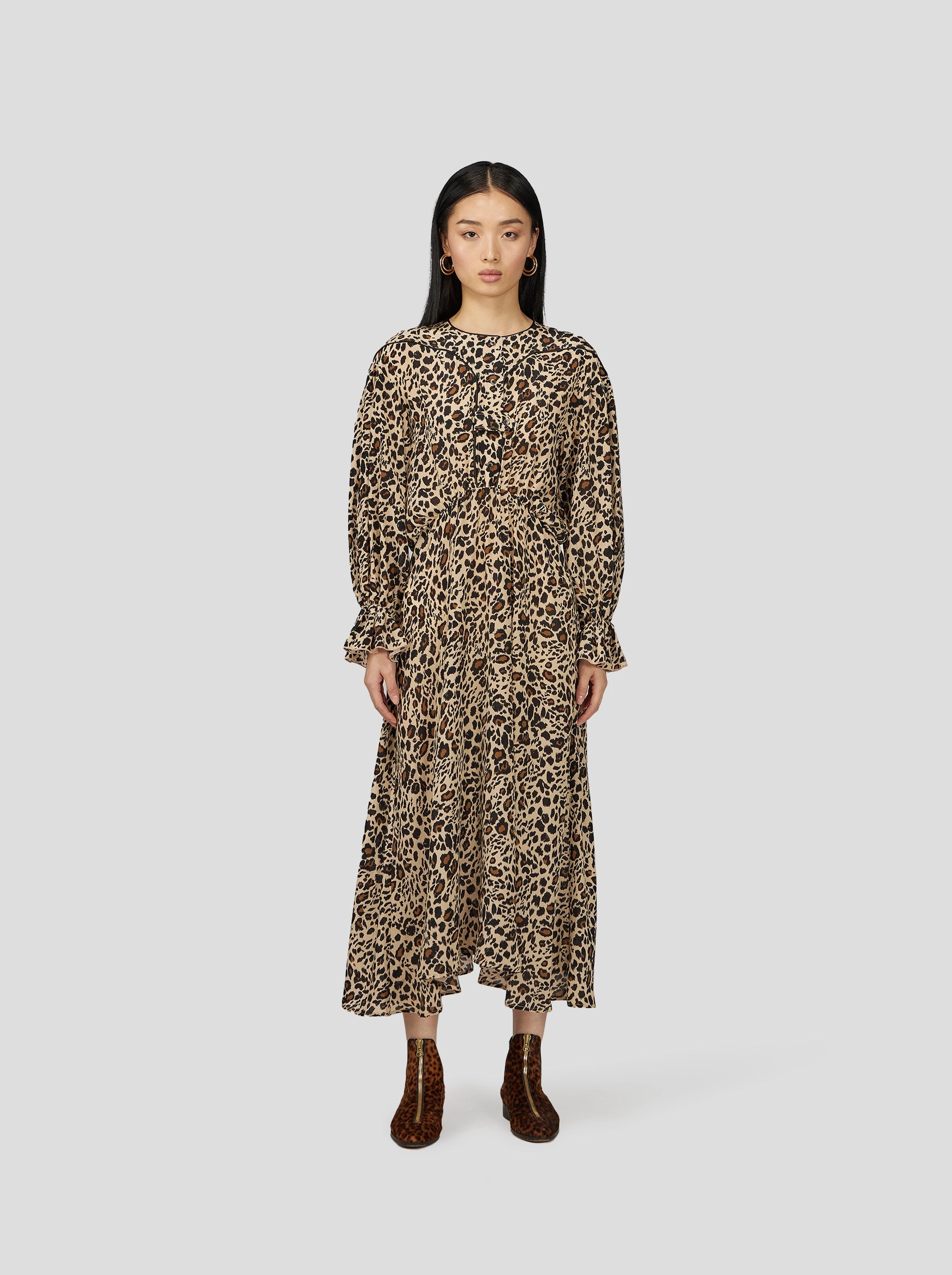 ROBE PILI EN IMPRIMÉ LEOPARD SOYEUX