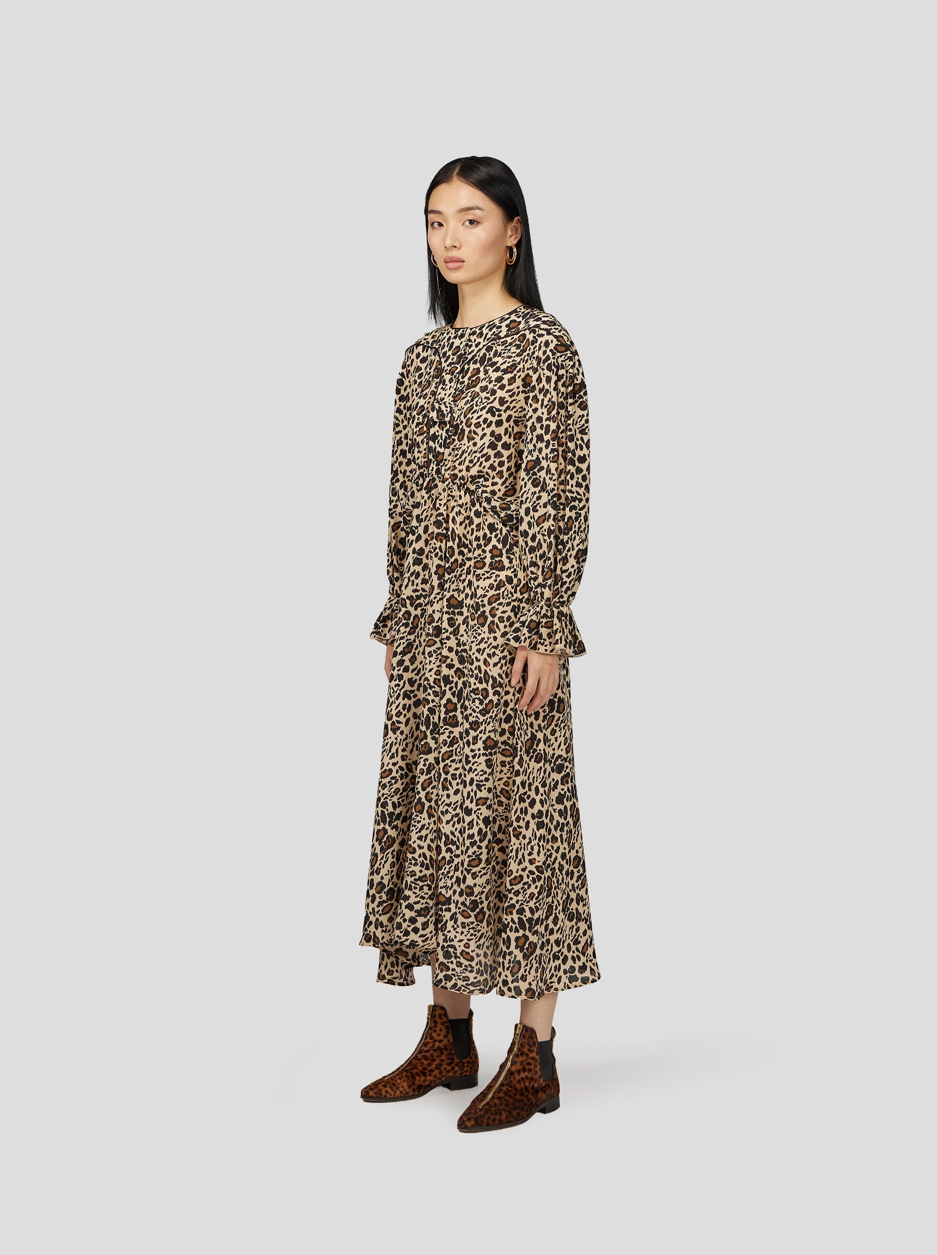 ROBE PILI EN IMPRIMÉ LEOPARD SOYEUX