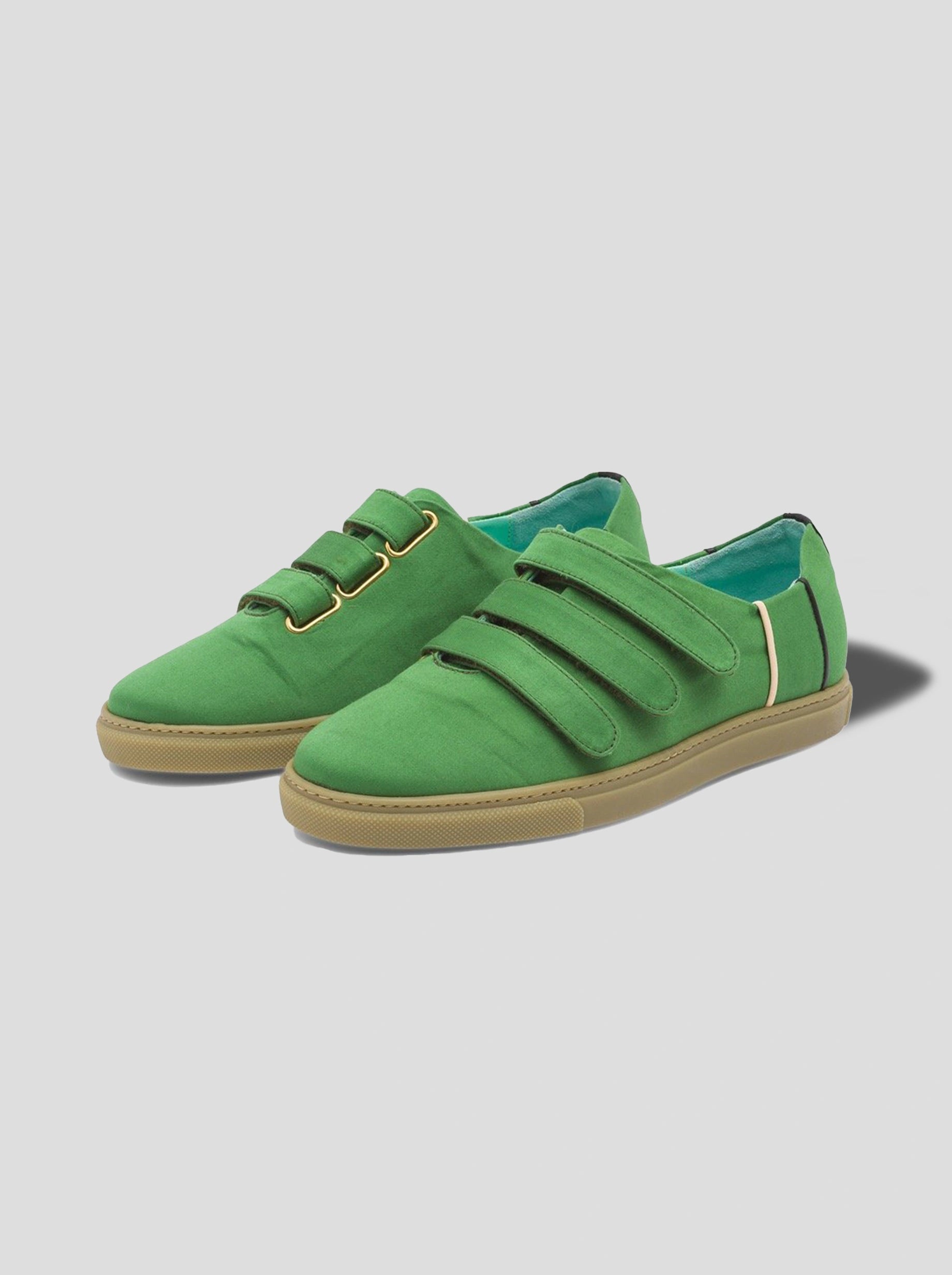 Sneakers in green canvas