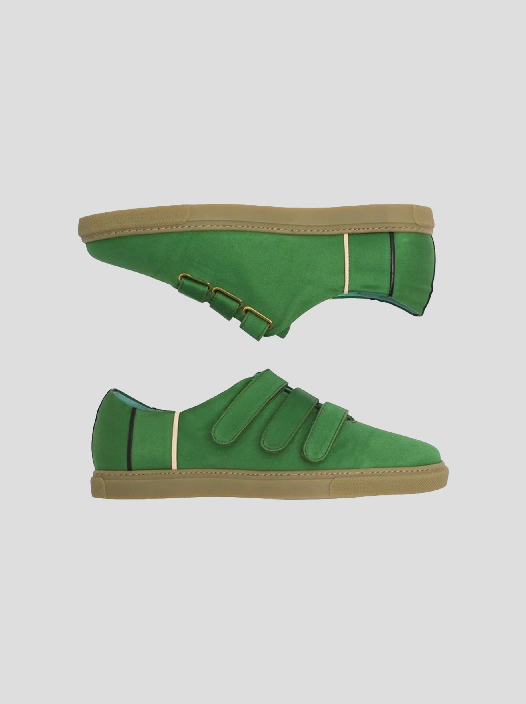 Sneakers in green canvas