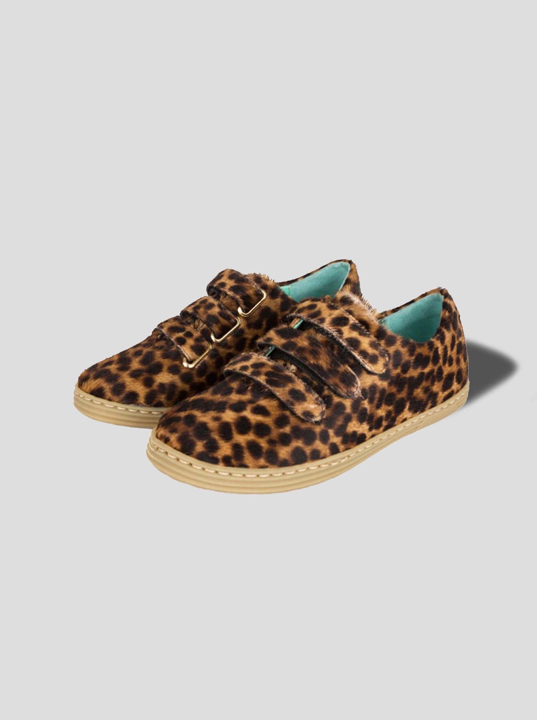 Sneakers in leopard printed leather