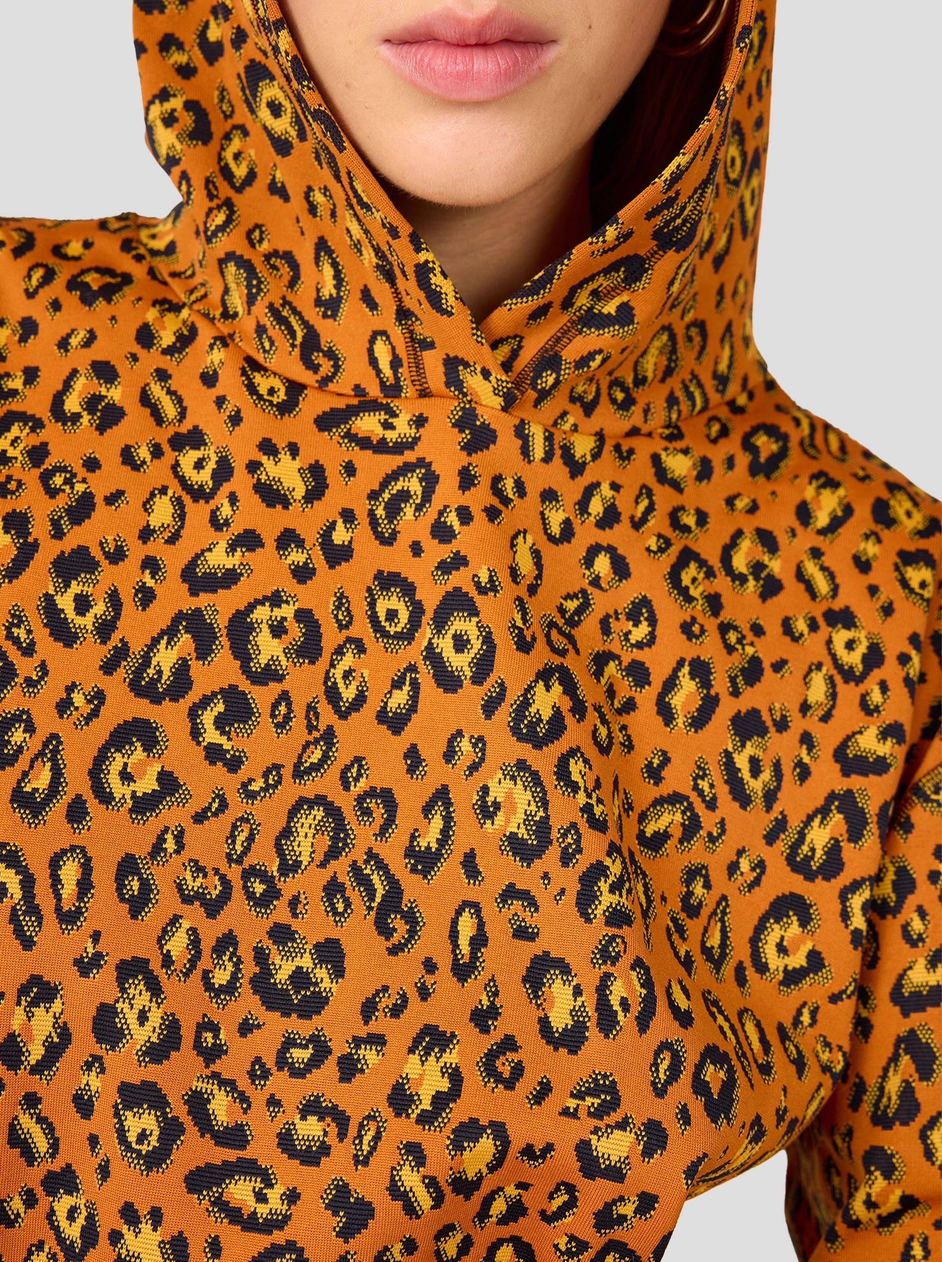 Drew sweater in ochre Leopard jersey