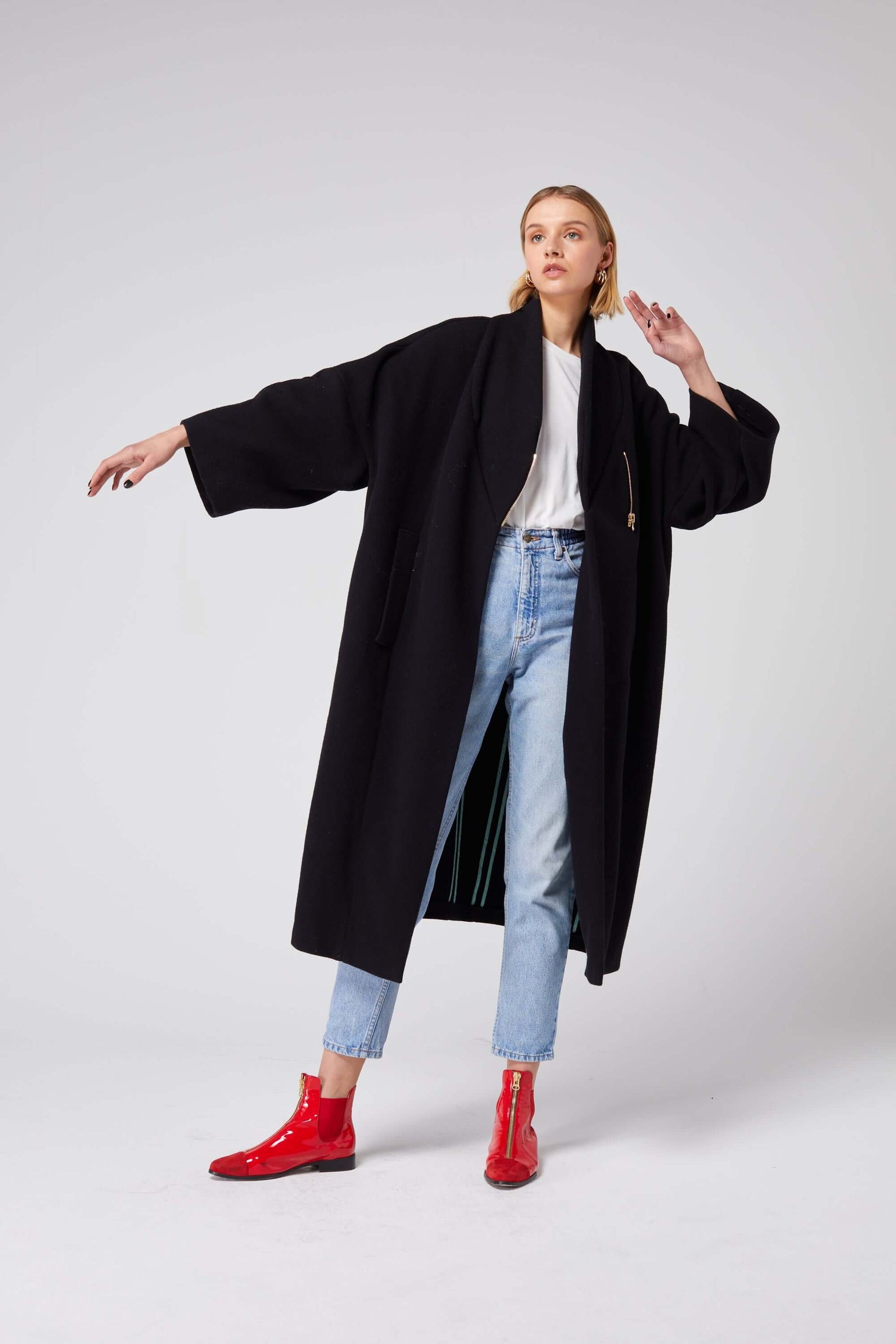 Eren coat in black woolen fabric and cashmere