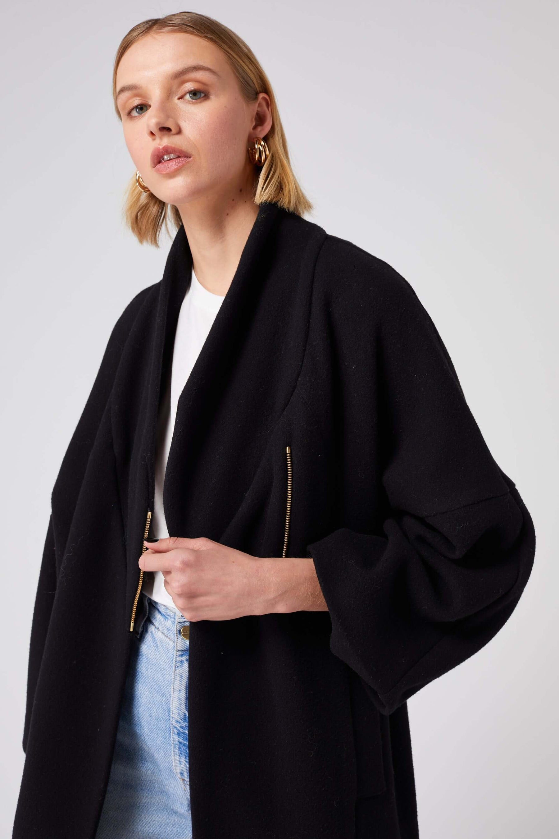 Eren coat in black woolen fabric and cashmere