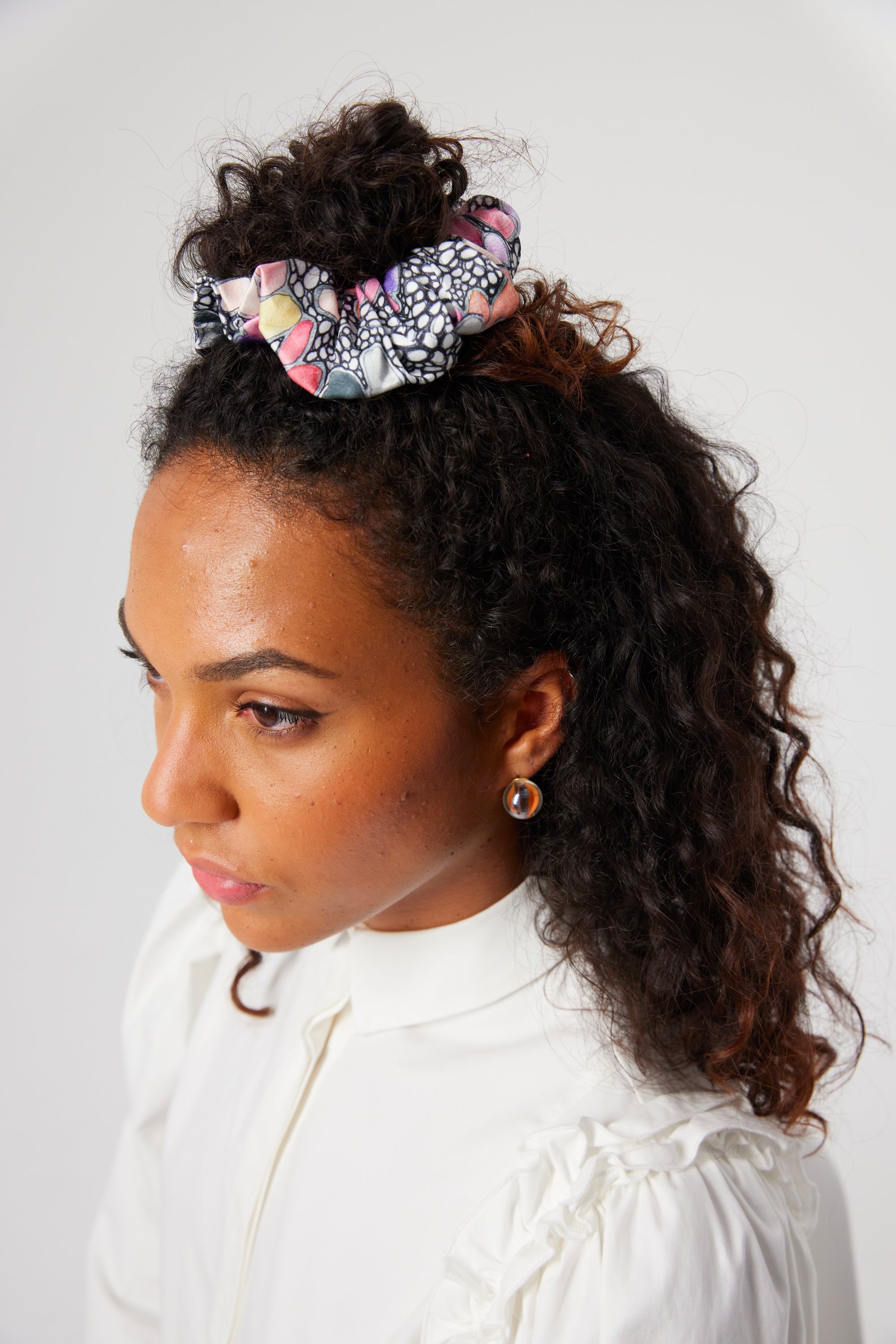 Scrunchie in Mochi print