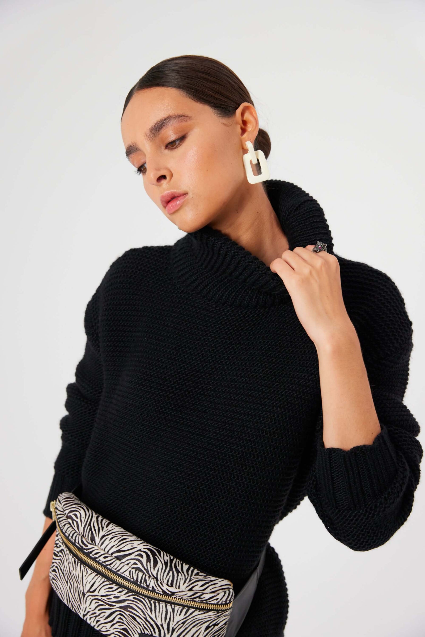 Bobbi sweater in black knit | Heimstone