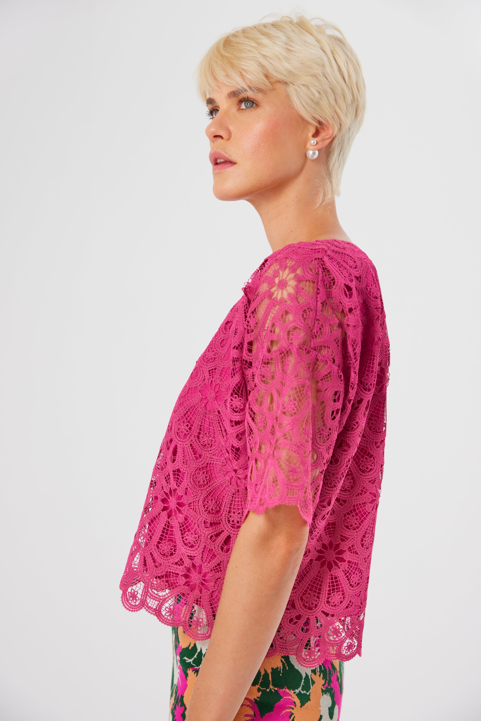 Wallace t-shirt in Salsa lace