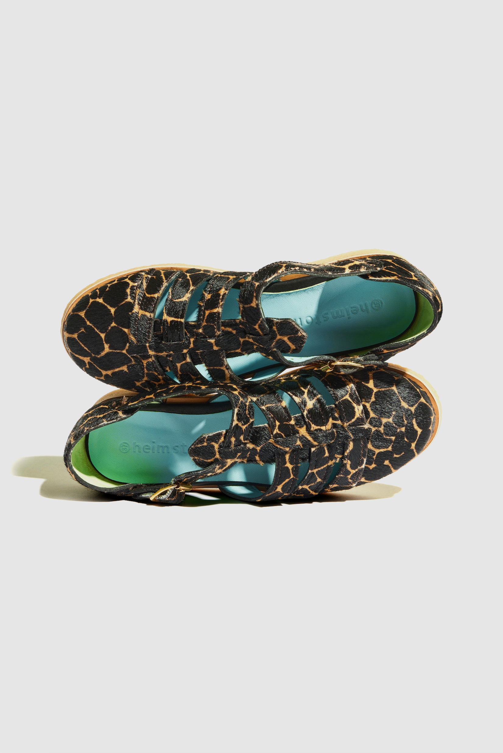 Ricky sandals in giraffe printed leather