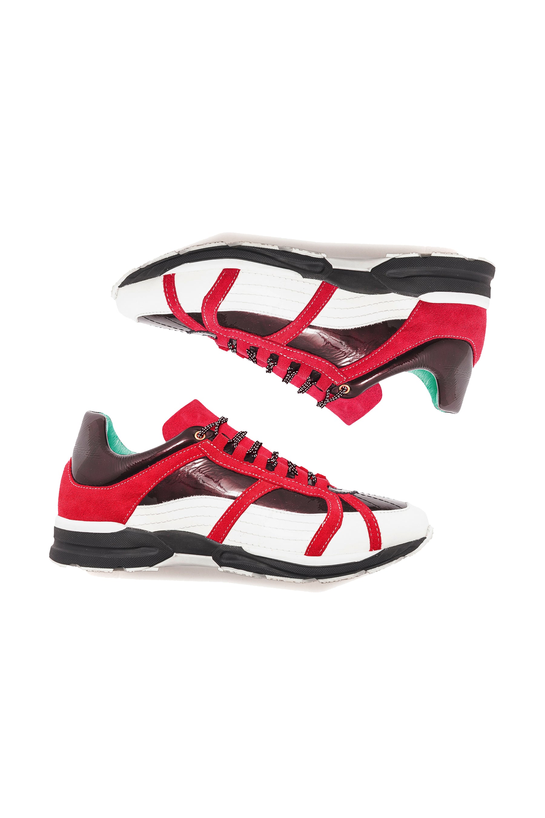Running shoes in fuchsia leather