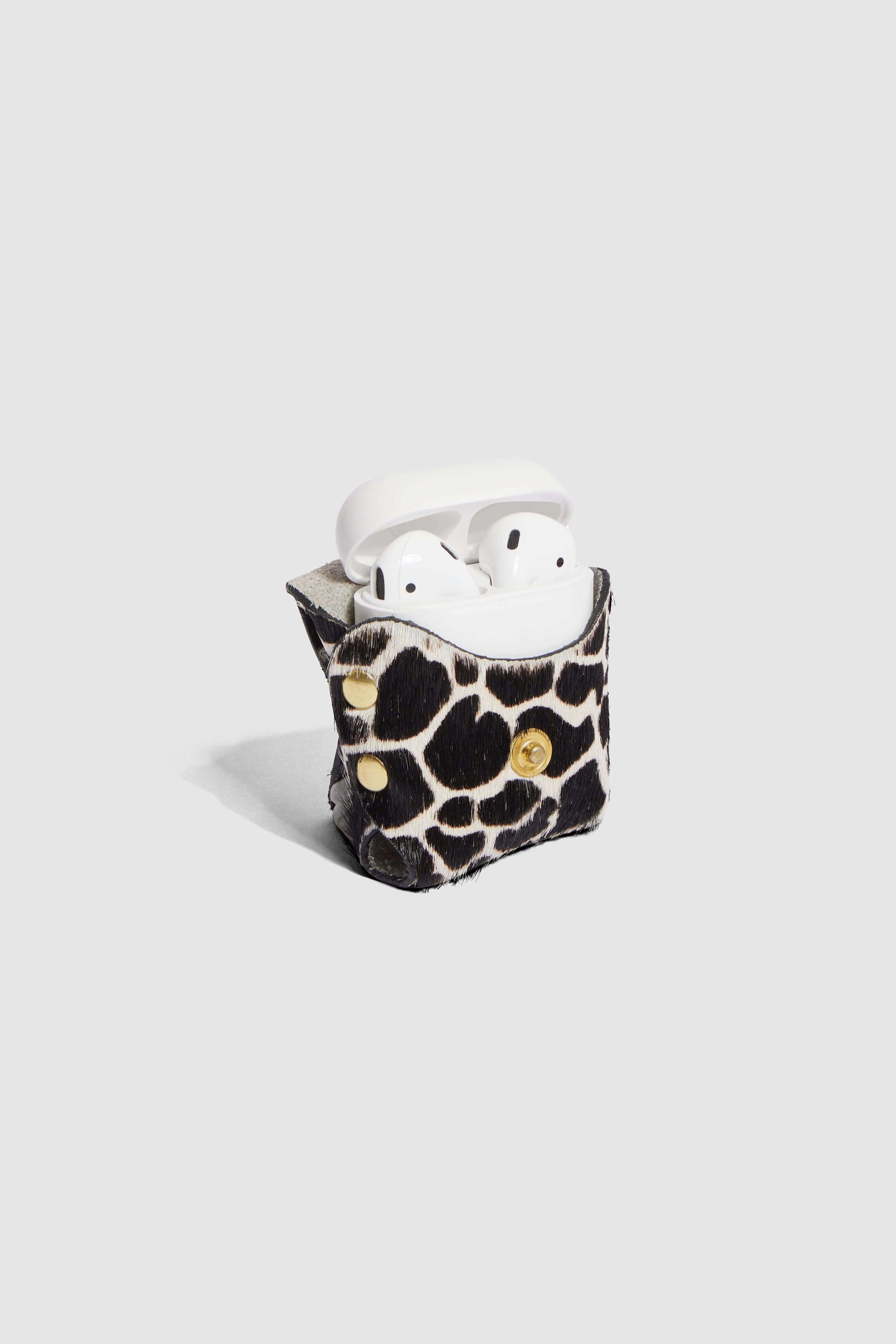 Airpods case in white Giraffe leather | Heimstone