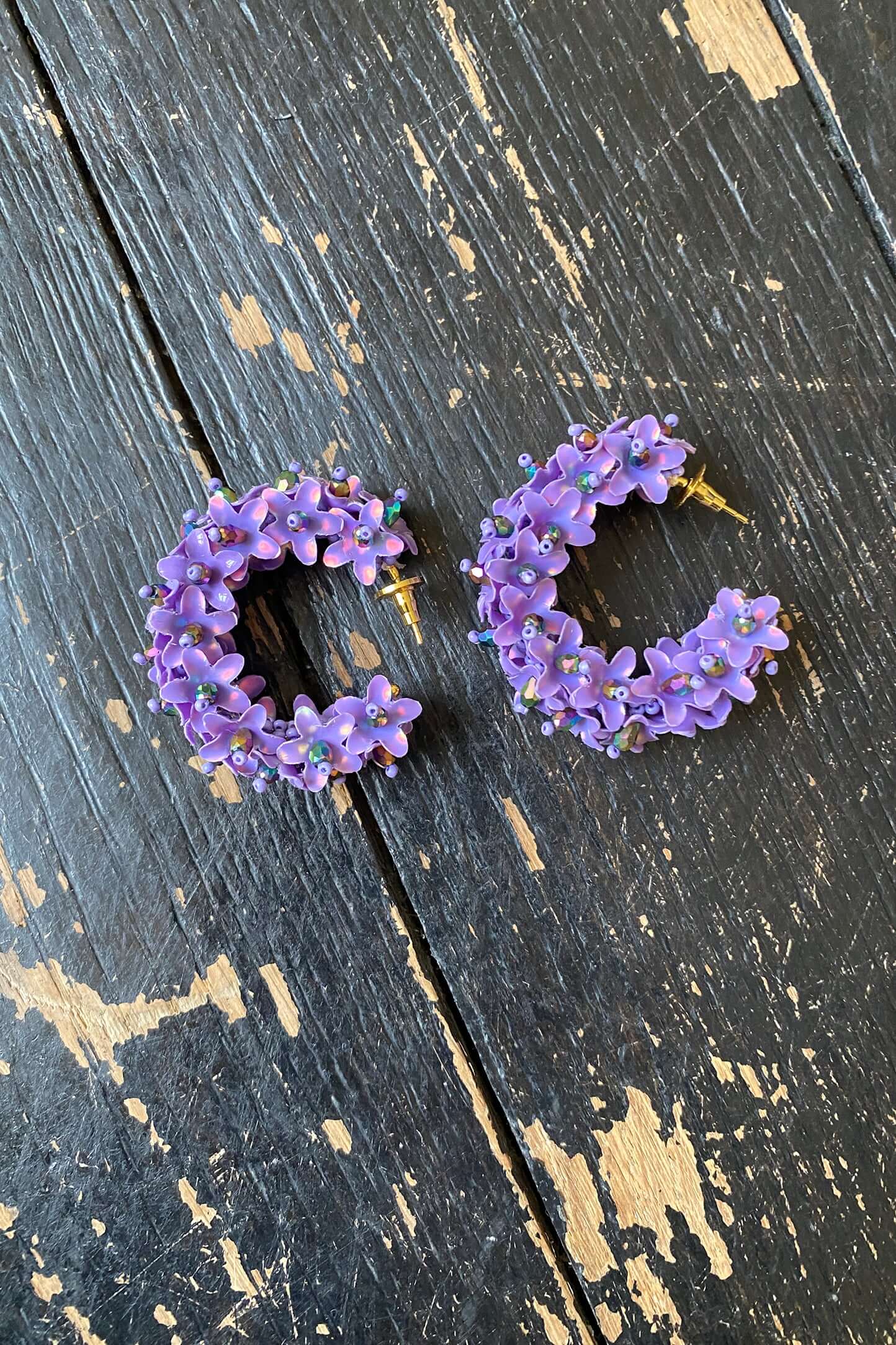 Heimstone x Olivia Dar - Créoles en fleurs violettes