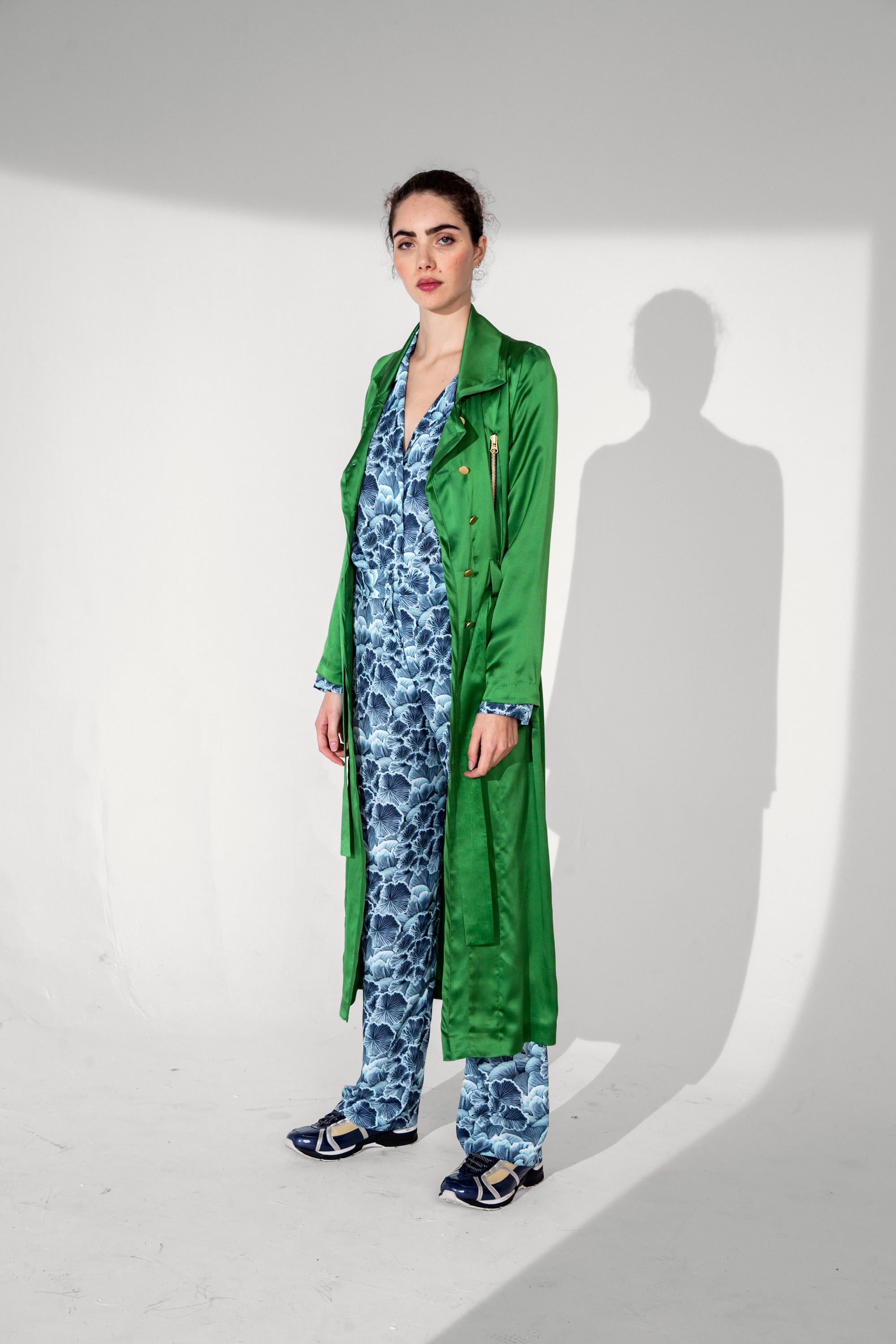 Hallow trench coat in green silk