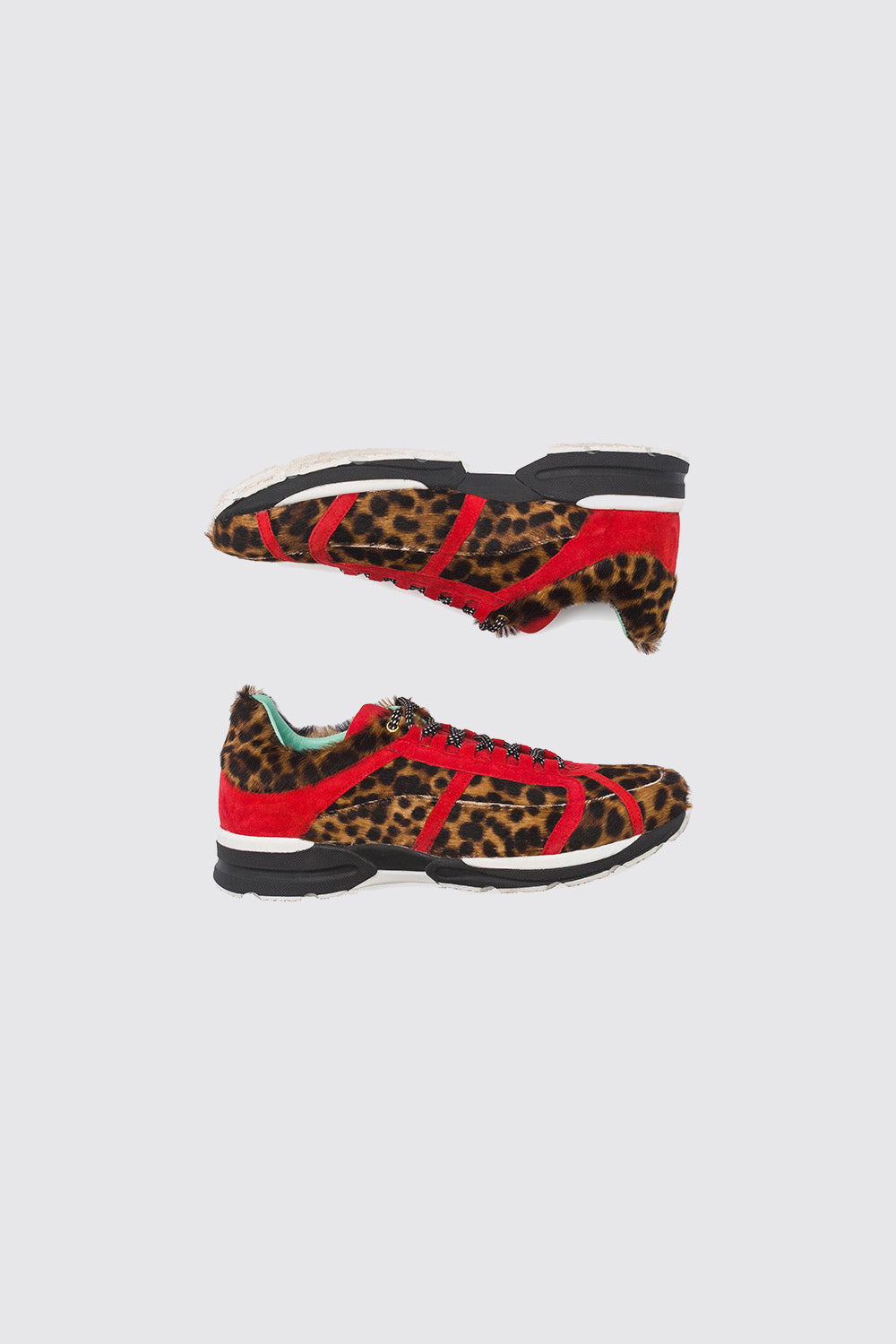 Running shoes in leopard printed leather